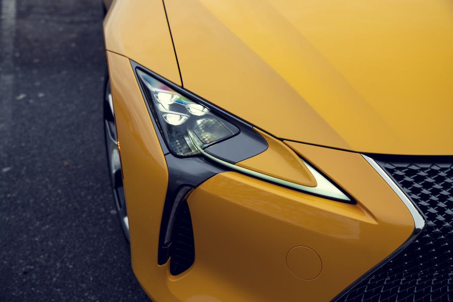 Детали экстерьера Lexus LC500 Inspiration Series (Flare Yellow) 2019 года  (NA) (фото 13 из 40)